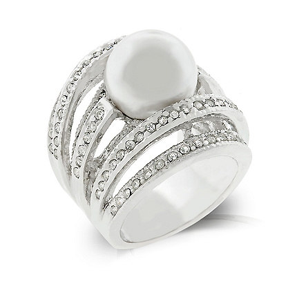 Right-Hand Pearl Ring From DT Jewelry Store