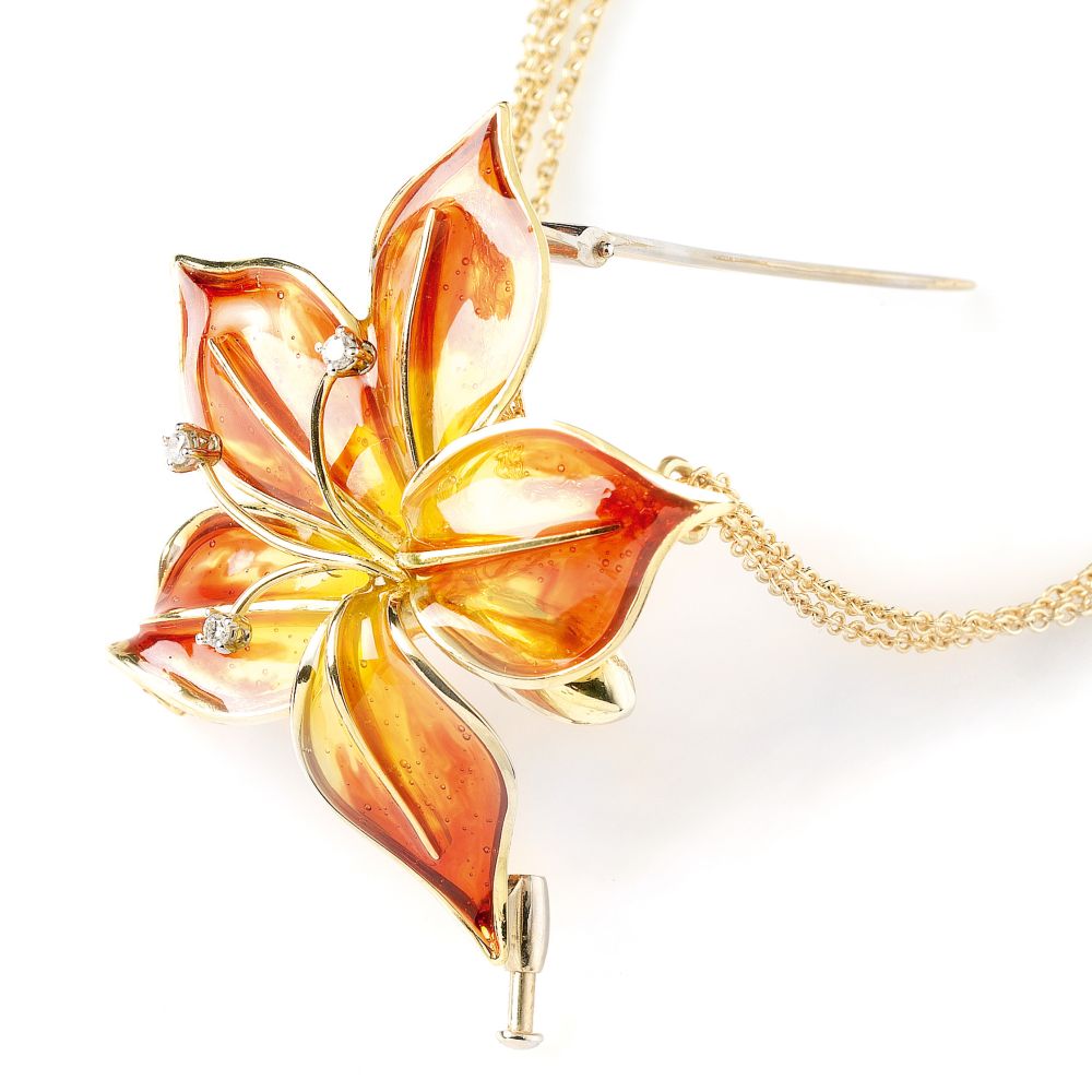 Extravagant Flower Necklace Pendant with Diamonds