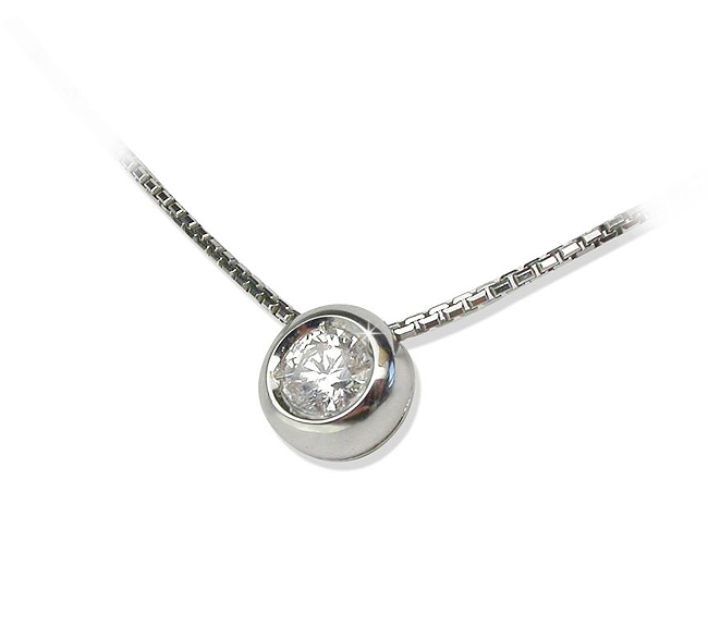 Stylish Solitaire Diamond Circle Necklace