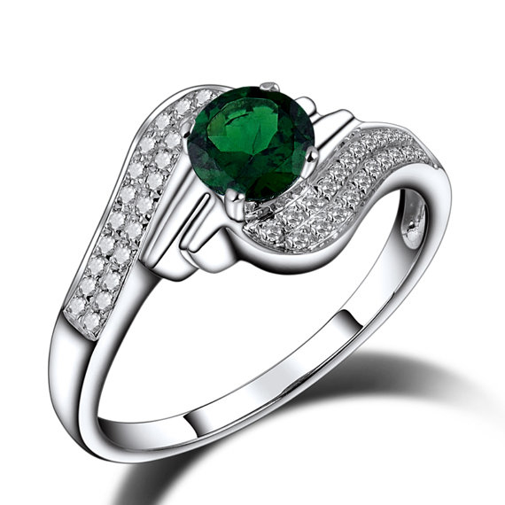 Exclusive Diamond & Green Tsavorite Gemstone Ring 0.91 CT White Gold