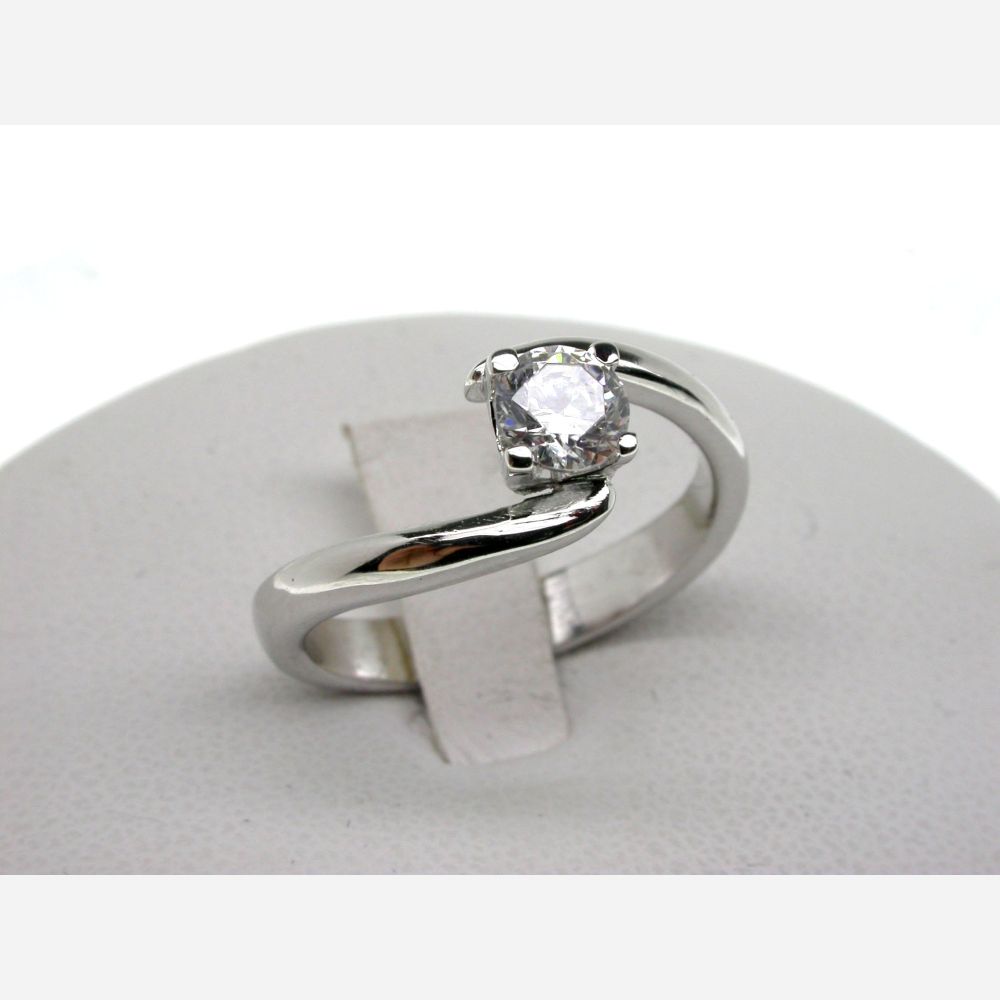 Elegant Solitaire 0.25 CT Diamond Engagement Ring 18K White Gold